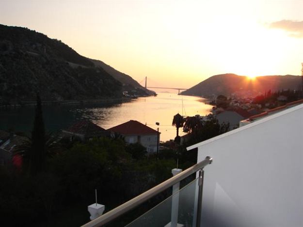 Apartments Ines with sea view near Dubrovnik I