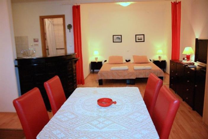 Homestay - Historical City Center Apartment