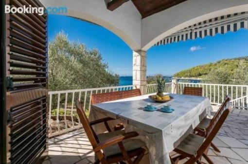 Villa - 20 m from the sea with spacious terrace