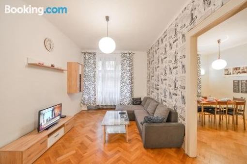 Family 4 room Apartment 10 mins from Old Town center