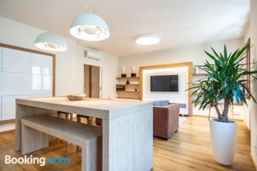 Luxurious and Quiet Apartment near Wenceslas Square by easyBNB