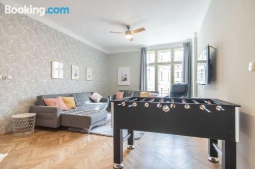Luxury Apartment with Foosball for 10 people by easyBNB