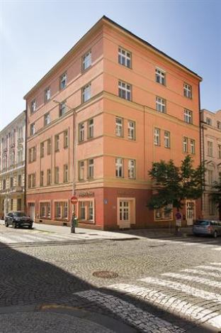 Sunny Upscale flat in the center of Prague