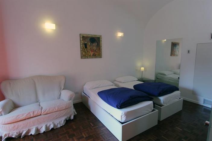 A Large flat near Trevi Fountain