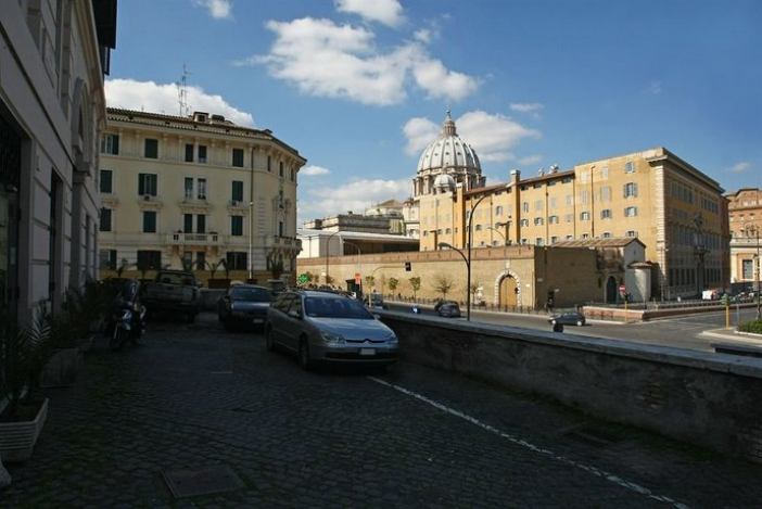 Al Colonnato di San Pietro
