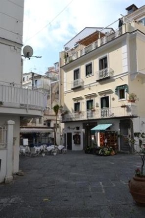 Amalfi Coast Room