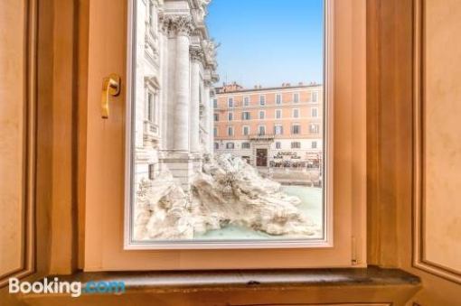 Charming Apartment With Unforgettable View On Trevi Fountain