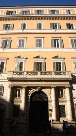 Design flat at 10 min walking from Trevi Fountain