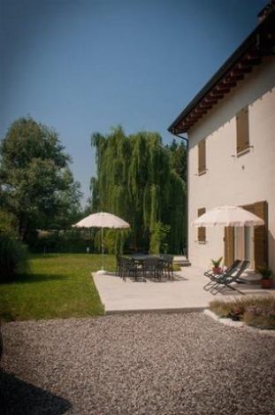 L'Isolo Bed and Breakfast and Apartments