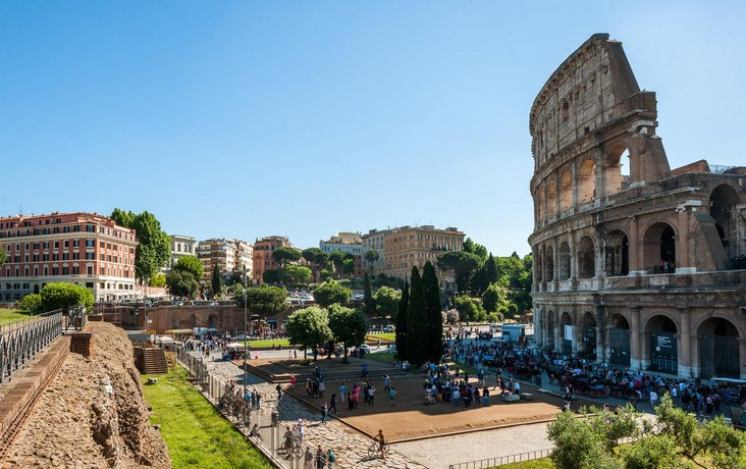 Rome Unique Colosseum View Apartment