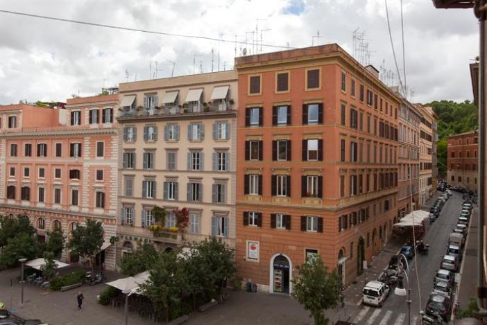 Trastevere-Manara 1 apartment-luminous nice house
