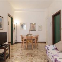 Warm And Quiet Two Bedroom Apartment