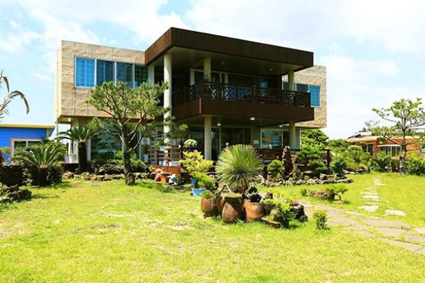 Arahyang Family House