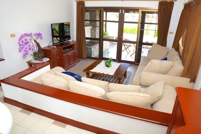 3 Bedroom Bali Style Villa By The Sea/Canal - 21350632