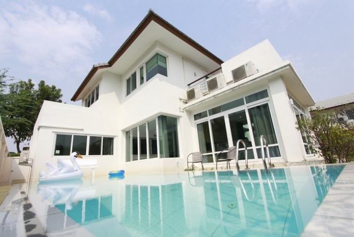 AnB Pool Villa 4BR Beachfront in Pattaya