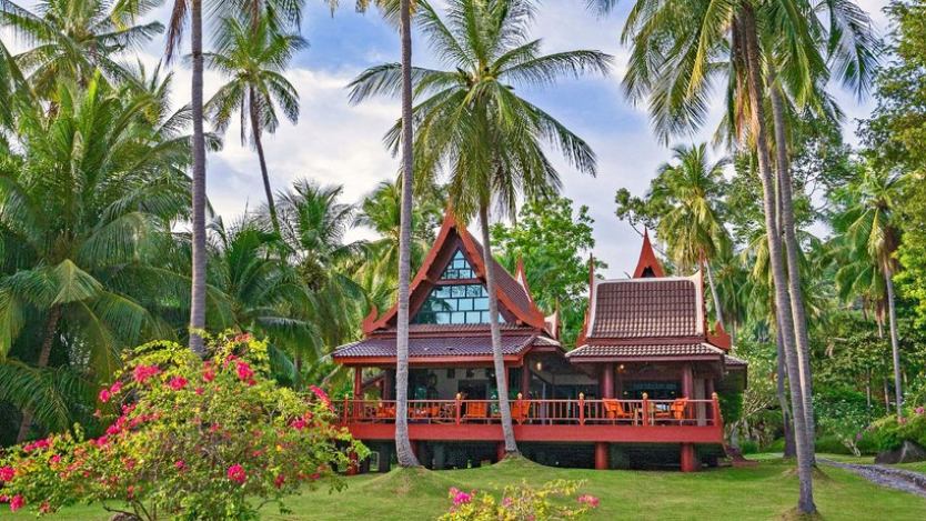Beachfront 3 BR Luxury villa in Thai style