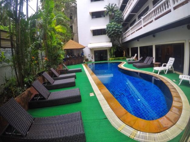 Central 5 BR Apartment center Patong Beach 5B