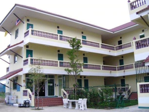 Dhanaporn Apartment