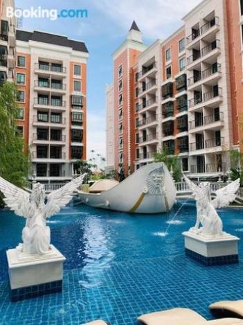 Espana Luxury apartment Huge Pool