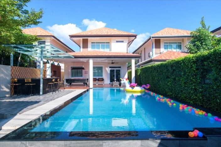 Exquisite 4BD Pool Villa