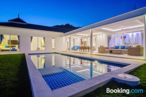 Falcon Hill Luxury Pool Villas