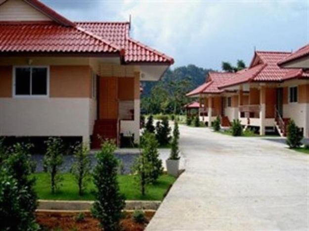 Naris Phuview Resort