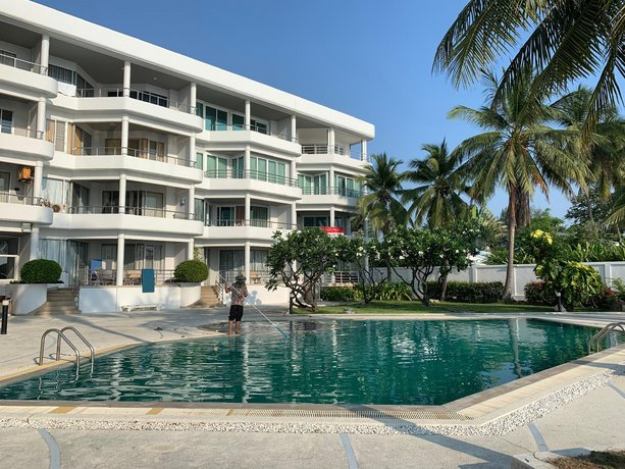 Newly Renovated Large Loft Style Beach Front Condo