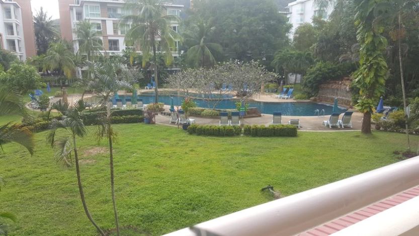 Nice apartment with big pool near central Patong