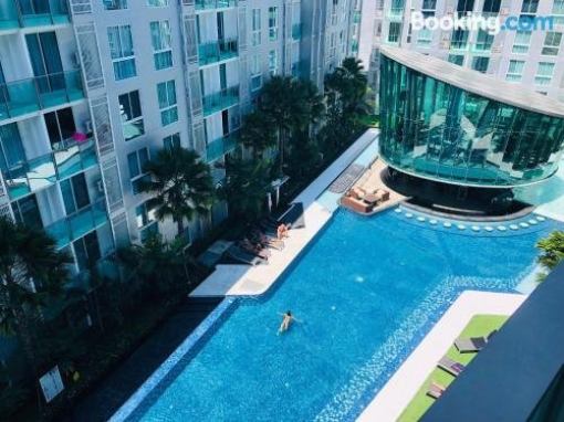 POOL VIEW 1 Bedroom in City Center Residence