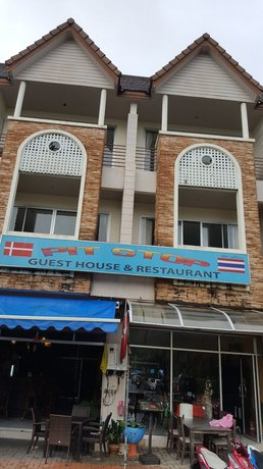 Pitstop Restaurant and Guesthouse