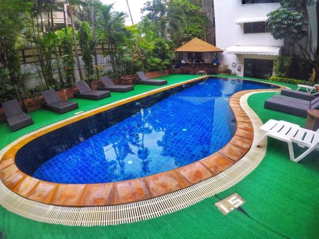 Pool view 5 bedroom apt center of Patong Beach 5d