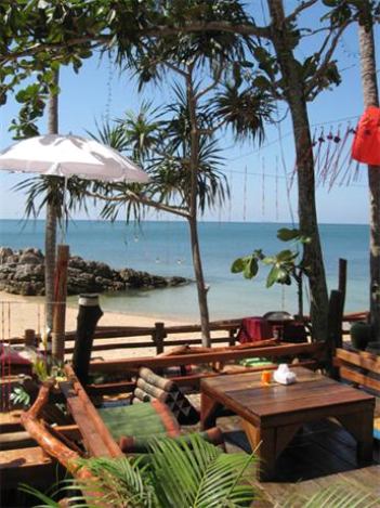 Thanya Beach Resort