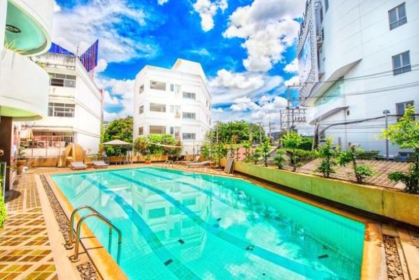 Two-Bedroom with city view Free pool
