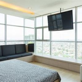 2br Penthouse On Mrt Crazy View