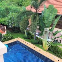 Large villa with private pool in quiet area