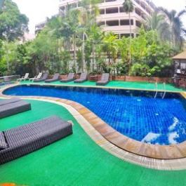 Open 3 bedroom apartment center of Patong Beach d