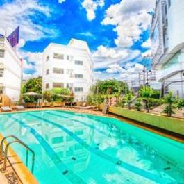 Two Bedroom with city view Free pool