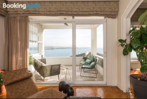 Designer flat with gorgeous sea view in central Istanbul
