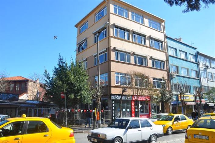 Large 135m2 3+1 Apartment In Aksaray Findikzade