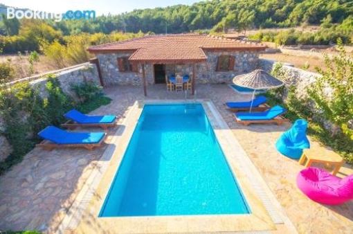 New Age Villa Arya Korunakli Havuz Bahce Secret Pool & Garden