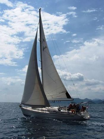 Sailing on a private acht Bavaria 44 with captan