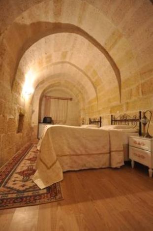 Sinasos History Cave Hotel