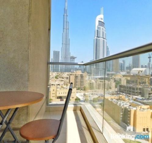 Luton Vacation Homes - Burj Views Apartment in Downtown