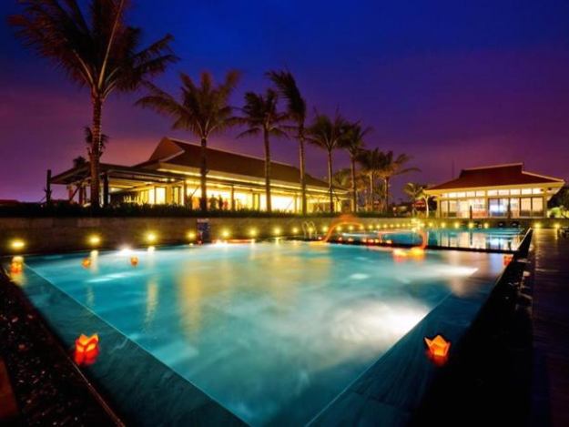 Garden Apartment By The Pool in 5-Star Ocean Villas Beach Resort