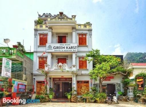 Green Karst Hostel & Bar