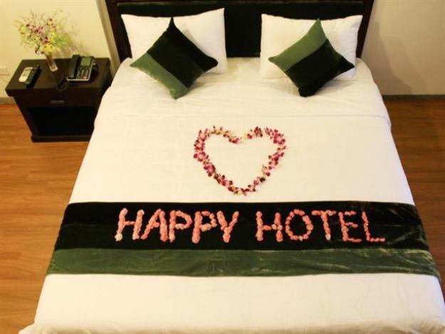 Happy Hotel - Kim Ma