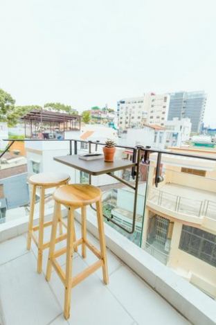 QHome Vo Van Tan High Floor with Balcony and City