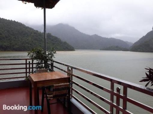 Son Lam guesthouse Ba Be lake view