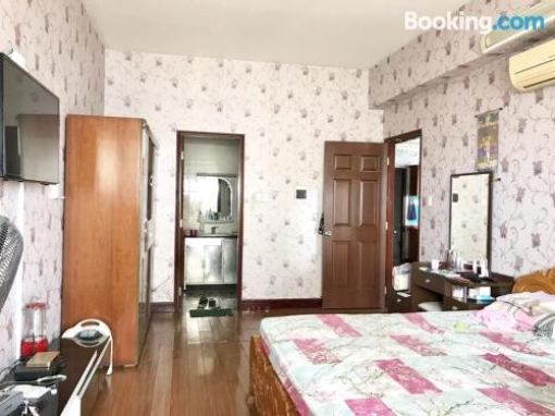 Spacious room in central apartment in Ho Chi Minh