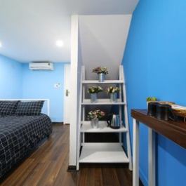 Blue Private Room 100m to Hanoi Train Station
